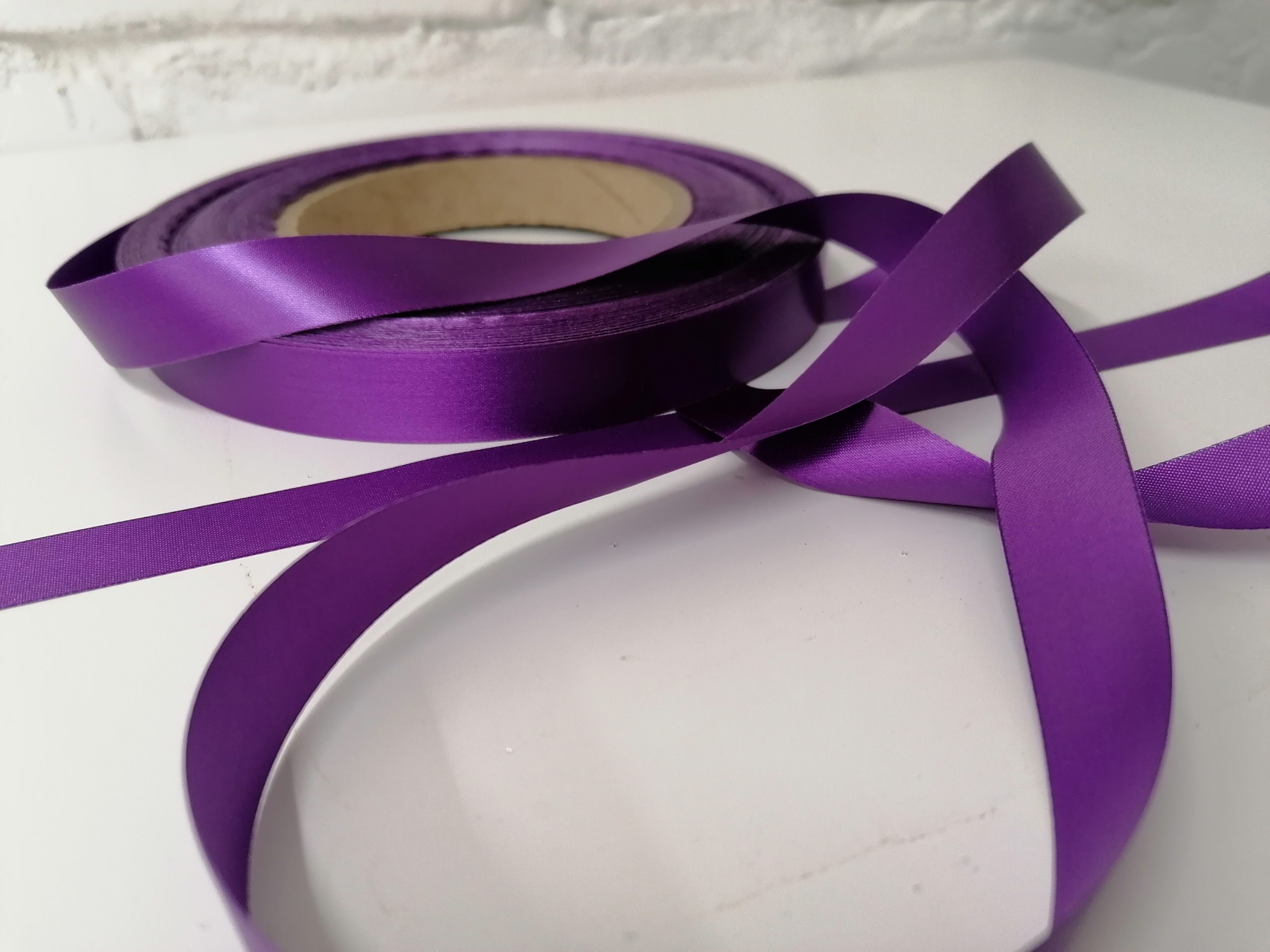 Атласная фиолетово-сиреневая лента